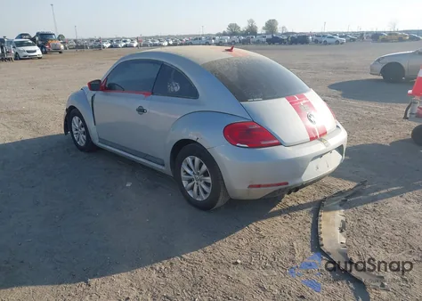 2014 Volkswagen Beetle 1.8T Entry z USA, uszkodzony, nr VIN 3VWF17AT3EM634378